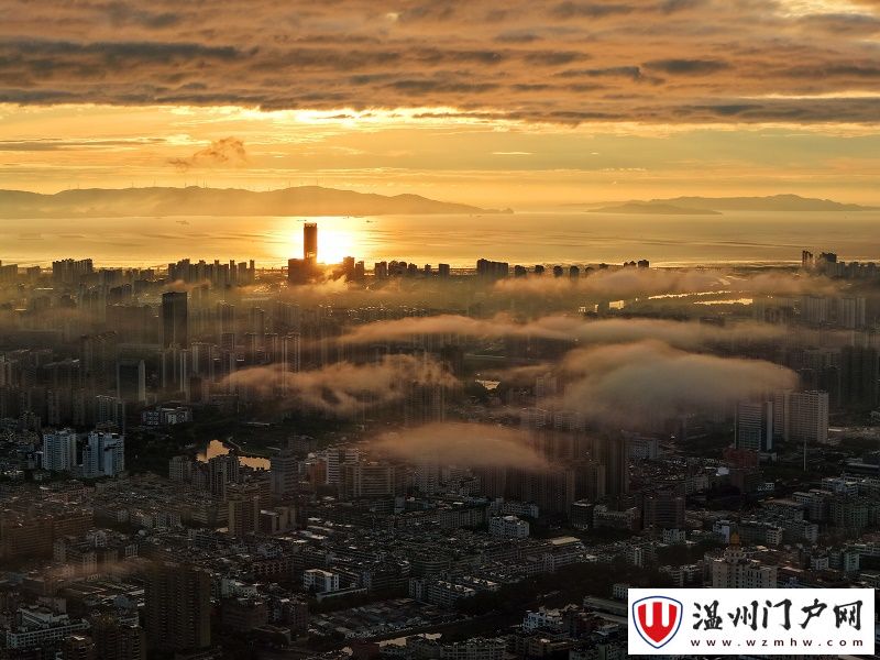 金光跃云海 城市破晓时